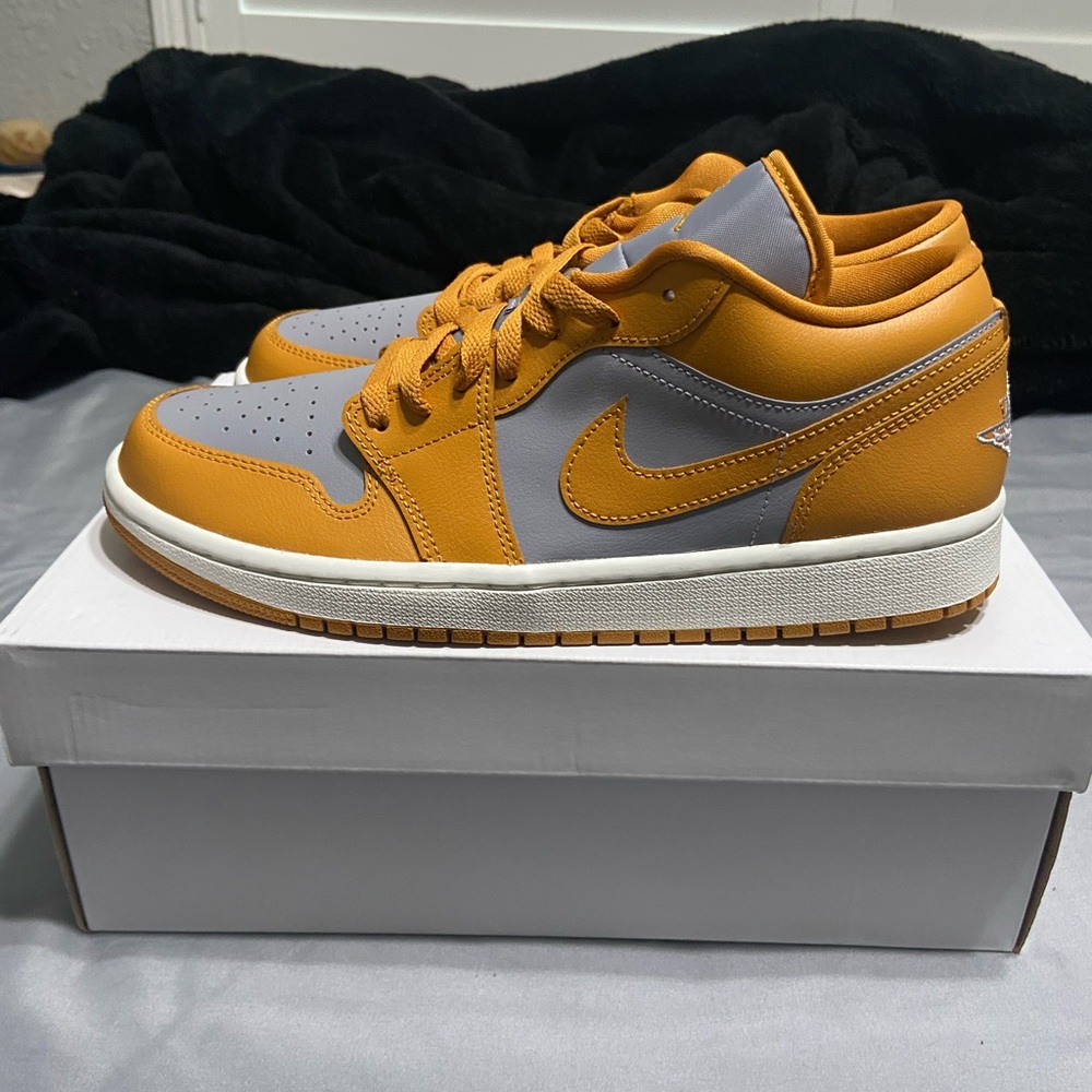 Air Jordan 1 low chutney size 10.5 women